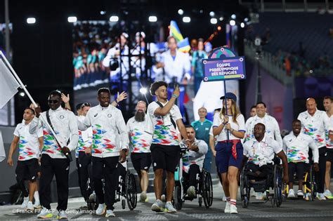 Aux Jeux de Paris 2024, l'équipe paralympique des réfugiés .